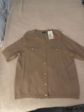 Women’s Short Sleeve Button-Front Knit Top in Camel
